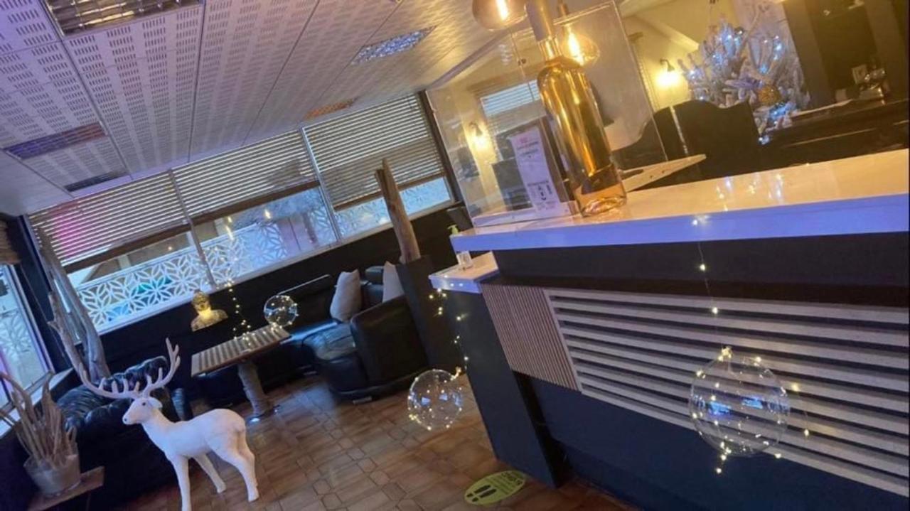 De La Hotel 2*