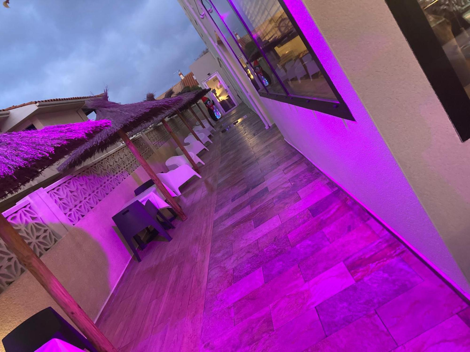 Hotel De La 2*