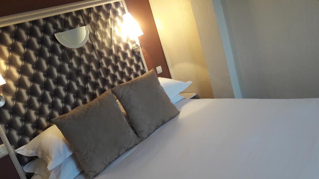 Hotel De La 2*